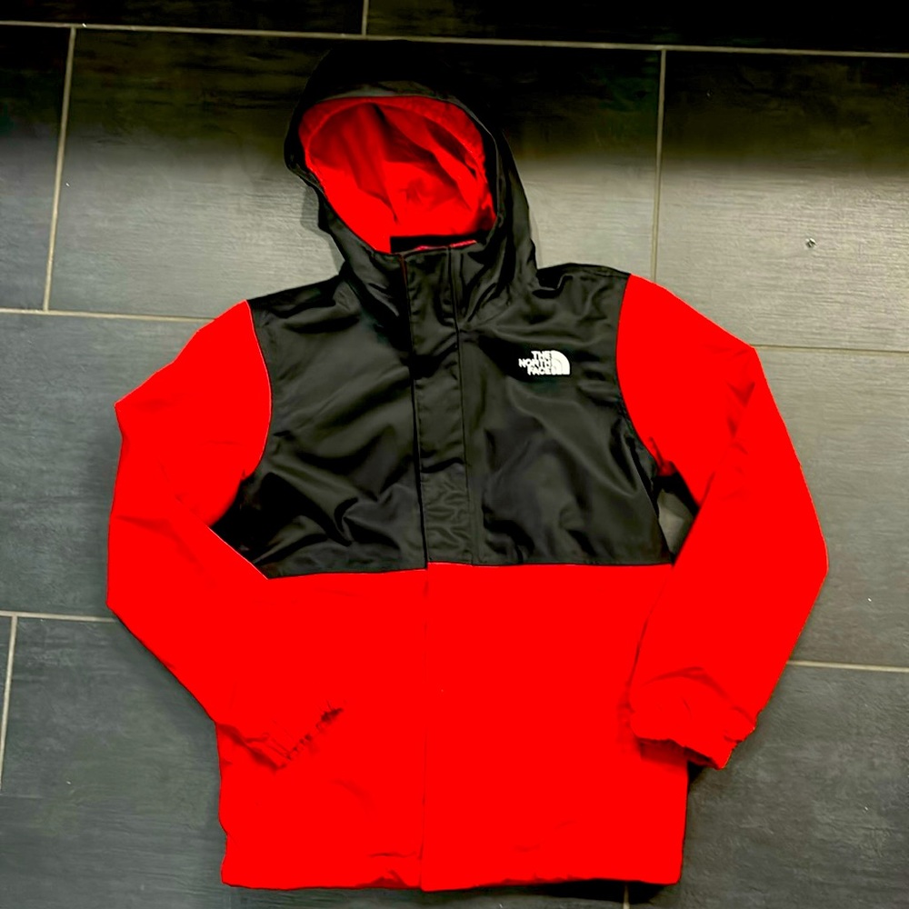 Boys North Face ski jacket w/fleece liner. Smoke free home. Worn about 10 times.